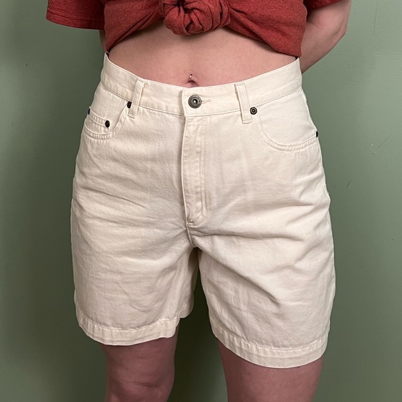 Liz Claiborne Lizwear High-Waisted Cotton Beige/Cream/Off-White Shorts - Picture 1 of 7